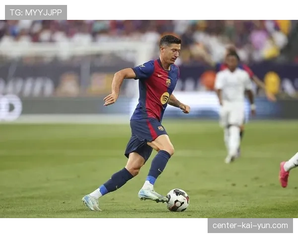 莱万联赛十一球领跑射手榜，展现巴萨进攻终结能力