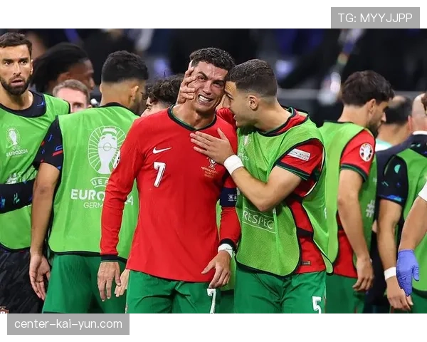 葡萄牙C罗告别之战 B费B席中场控制力强劲